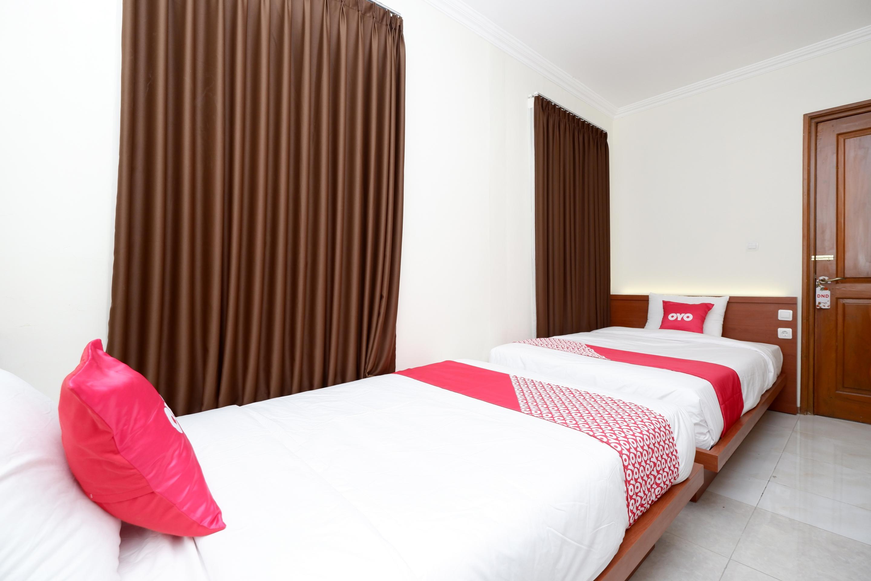 โอโย 2327 ปักซิส วิลเลจ Hotel Klaten ภายนอก รูปภาพ