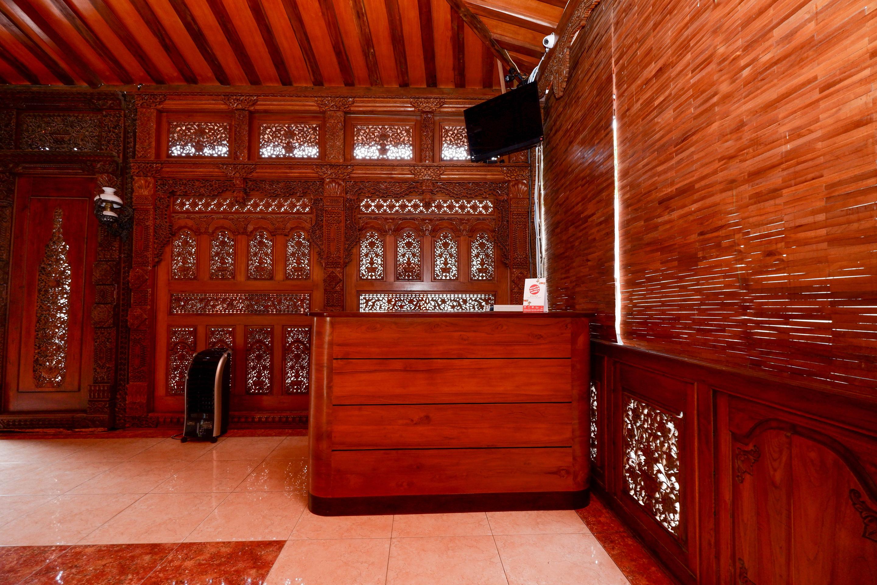 โอโย 2327 ปักซิส วิลเลจ Hotel Klaten ภายนอก รูปภาพ