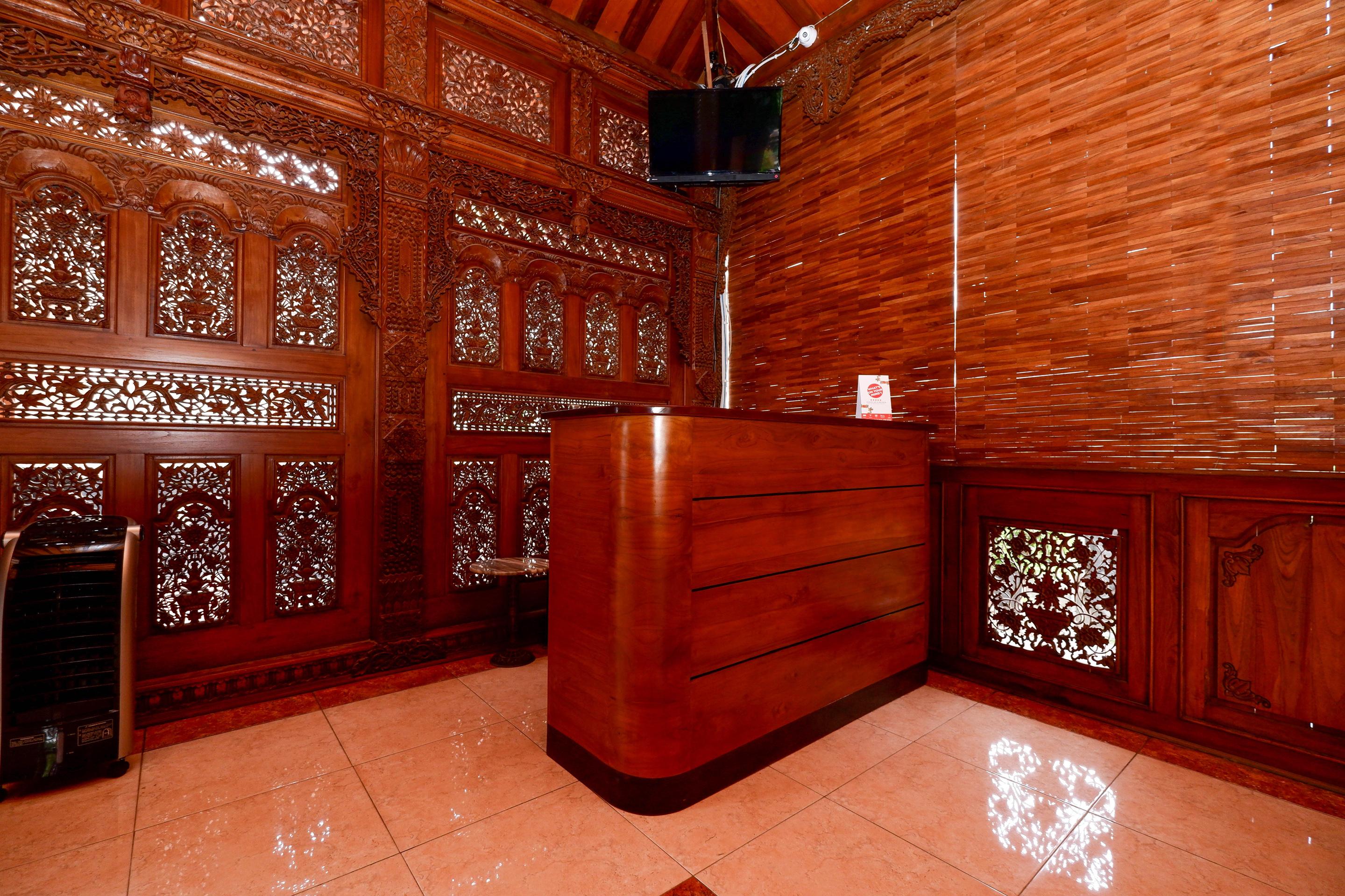 โอโย 2327 ปักซิส วิลเลจ Hotel Klaten ภายนอก รูปภาพ