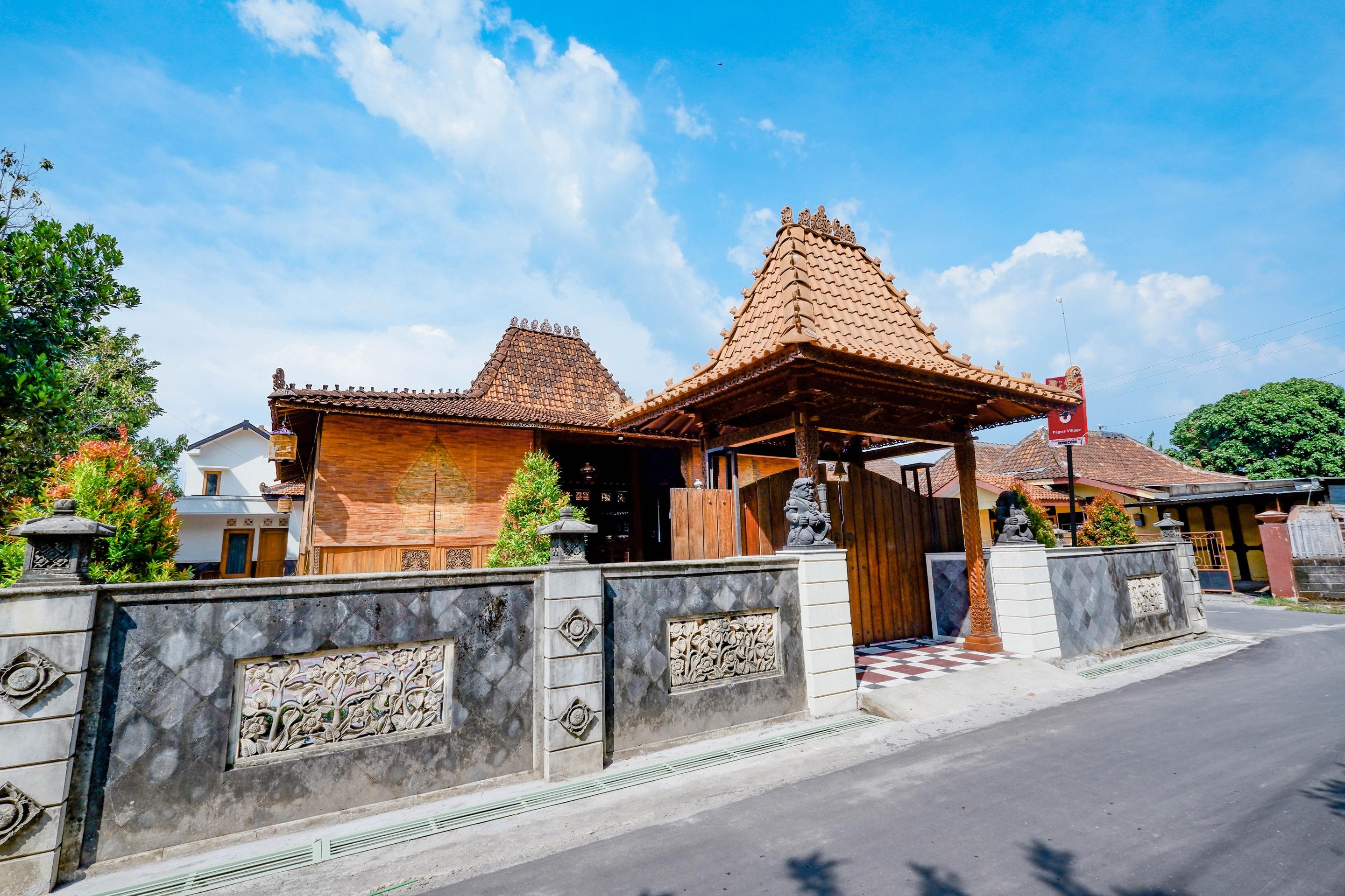 โอโย 2327 ปักซิส วิลเลจ Hotel Klaten ภายนอก รูปภาพ
