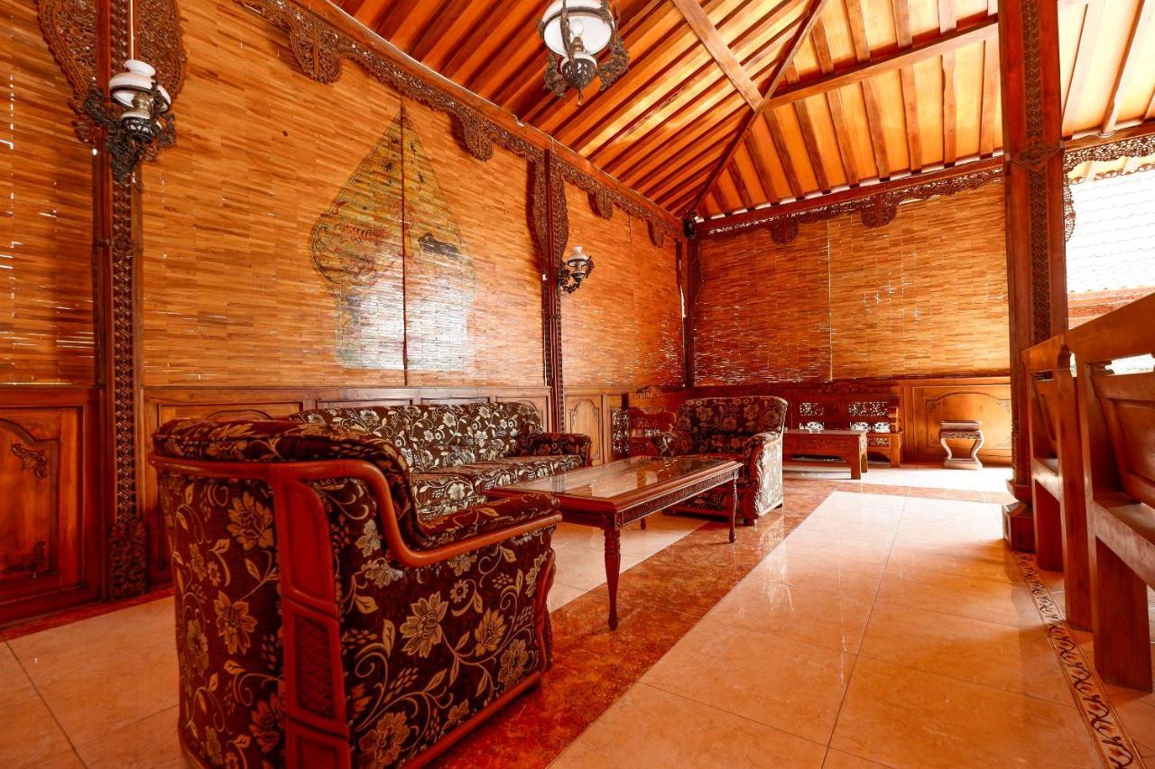 โอโย 2327 ปักซิส วิลเลจ Hotel Klaten ภายนอก รูปภาพ