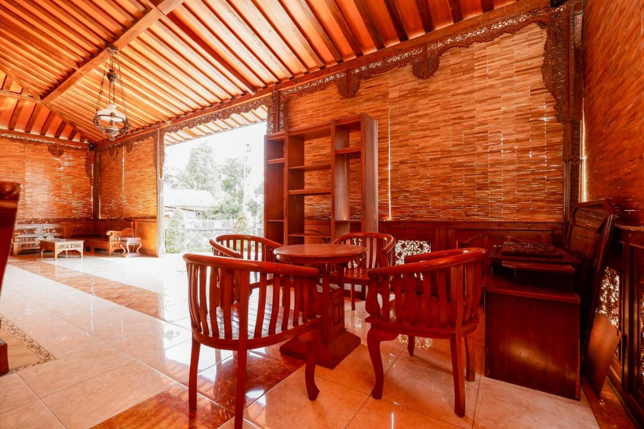 โอโย 2327 ปักซิส วิลเลจ Hotel Klaten ภายนอก รูปภาพ
